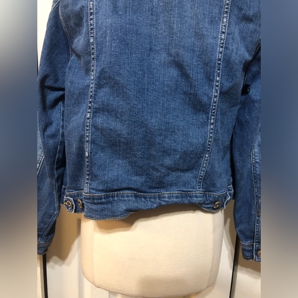 torrid Light Denim Button-Up Short Jean Jacket First at Fit Cut #38 with pockets - Picture 9 of 12